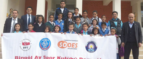 200 öğrenciye spor malzemesi