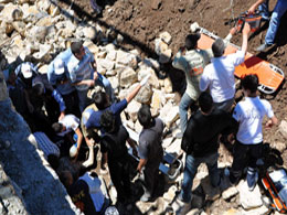 3 kardeş enkaz altında can verdi