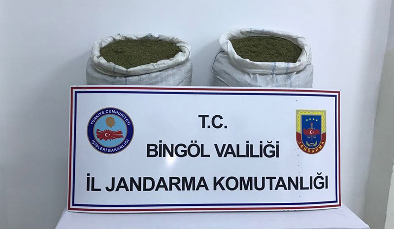 Toprağa gömülü esrar bulundu