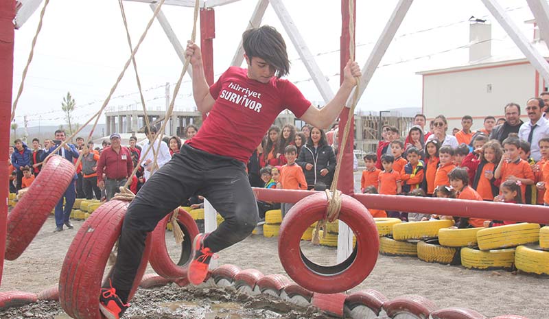 Survivor`da öğrenciler yarıştı