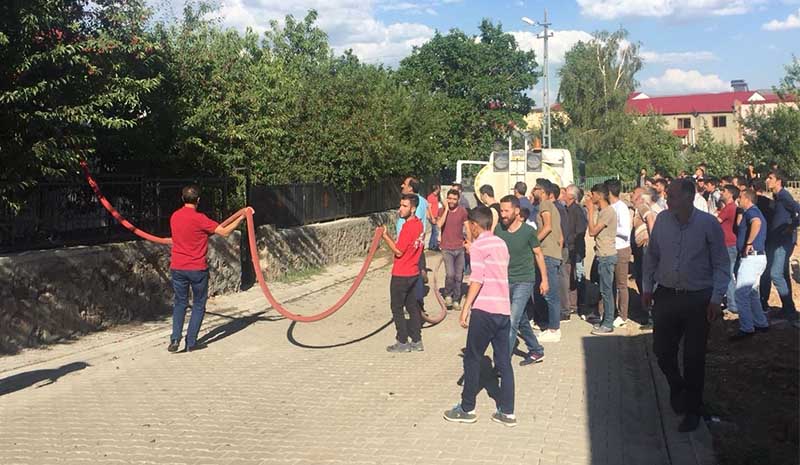 Teras yangını korkuttu!