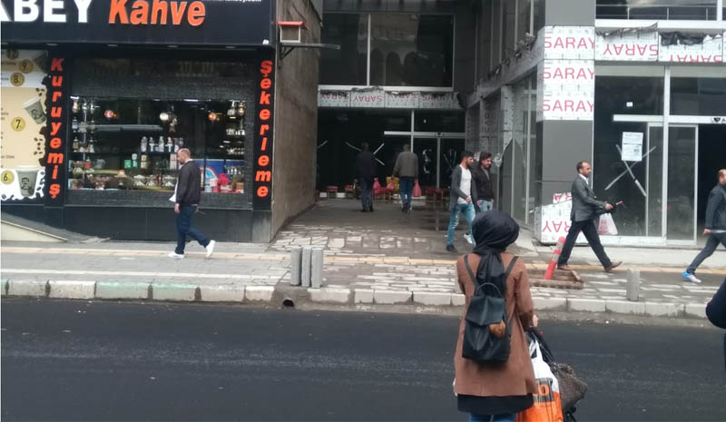 Yolun trafiğe açılmasını talep ettiler