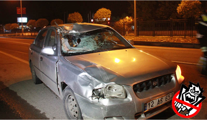 Otomobilin çarptığı anne ve 2 yaşındaki kızı hayatını kaybetti