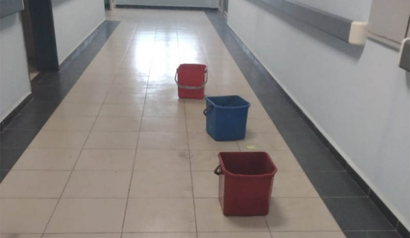 Çatısız hastaneye kovalı çözüm!