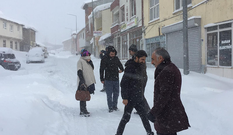 Hamile kadın kepçeyle kurtarıldı