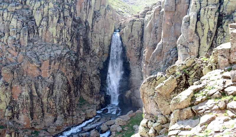 Çır Şelalesi coştu