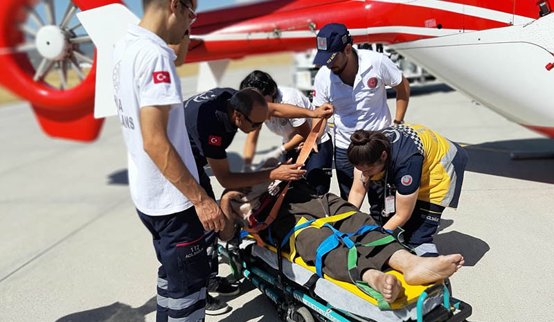 Yaşlı adam, ambulans helikopterle kurtarıldı