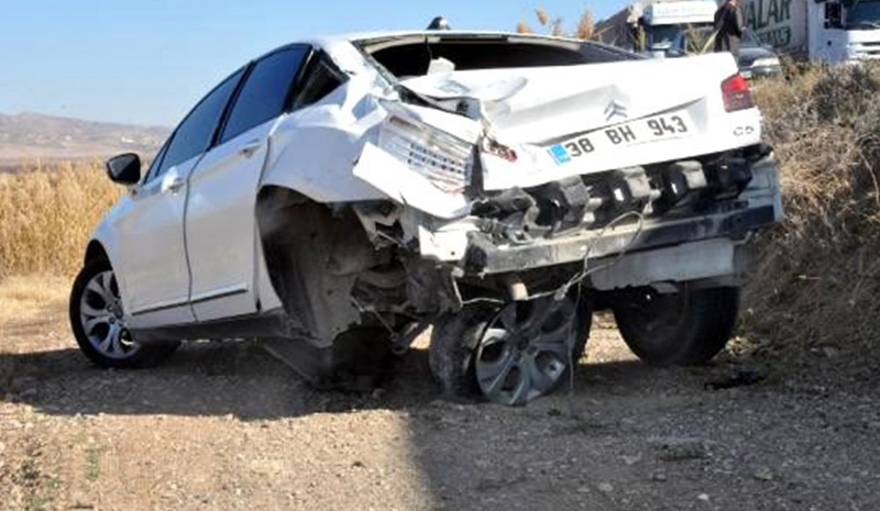 Bingöl`de görevli uzman, kazada hayatını kaybetti