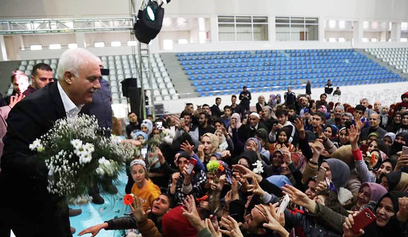 Hatipoğlu`ndan Gönüllere Dokunan Sohbet