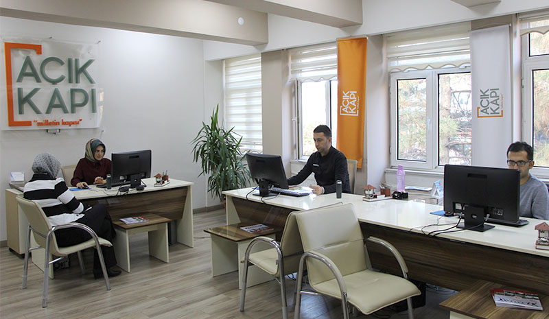 Açık Kapıya 906 Başvuru