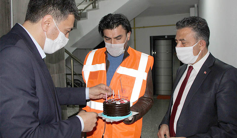 23 çocuğa doğum günü sürprizi