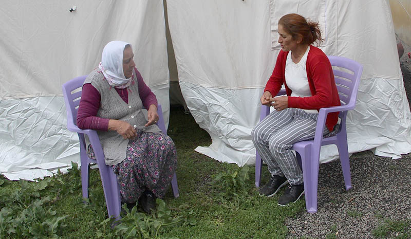 Enkaz Altından Çıktı, Komşularına Yardım Etti