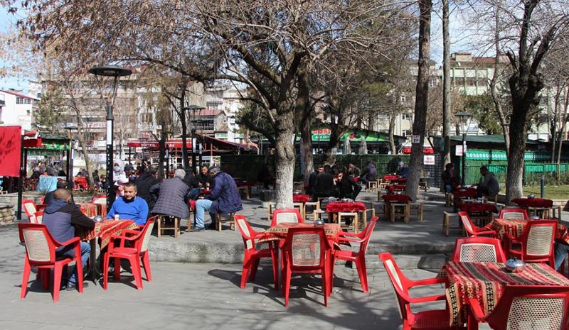 Kısıtlama kalktı, güneşin tadını çıkardılar