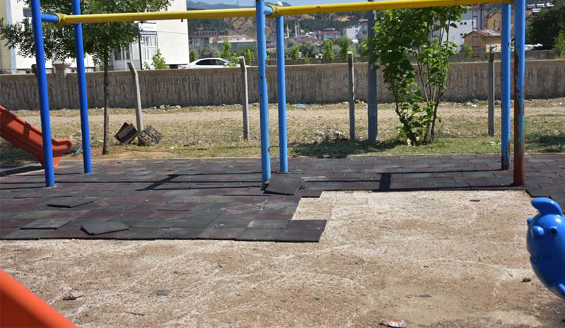 Genç`te parklar tahrip edildi