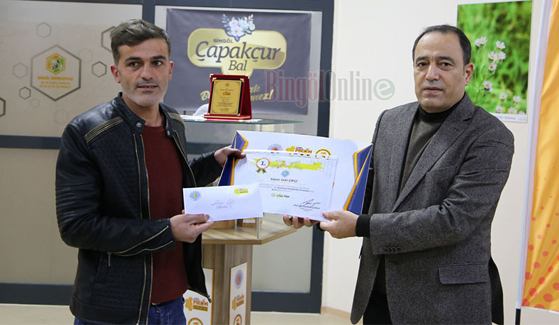 Bal yarışmasında dereceye girenlere ödülleri verildi