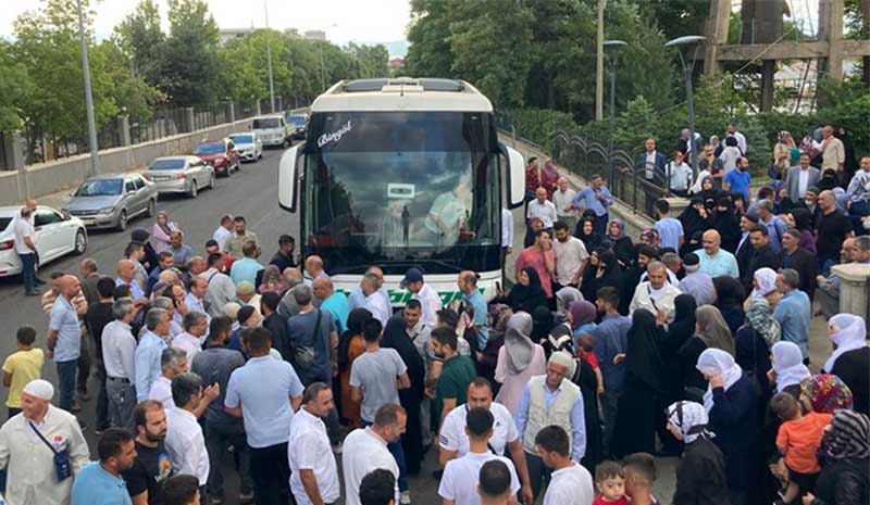 Hacı adayları dualarla yola çıktı