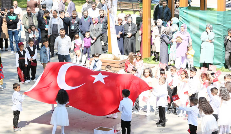 Genç Meydanı`nda 23 Nisan coşkusu