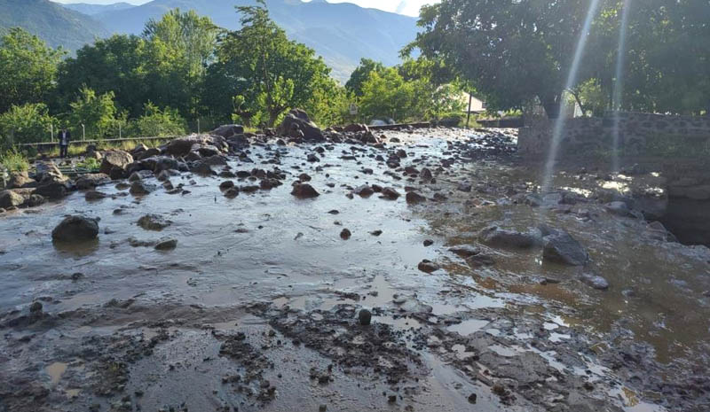 Bingöl`de sel felaketi! Önüne kattığını götürdü