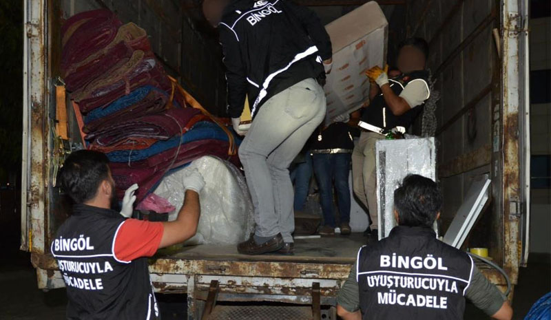 Bingöl`de nakliye aracında uyuşturucu ele geçirildi