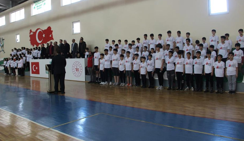 Solhan`da Fabrika Voleybol Okulu açıldı