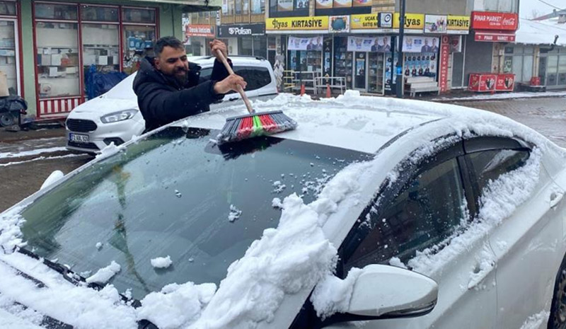Karlıova`da manzara değişmedi! Kar etkisi sürüyor