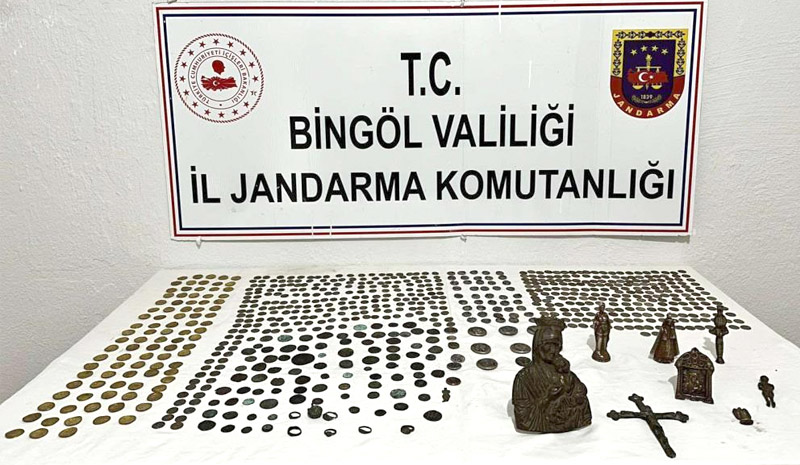 Bingöl`de tarihi eser kaçakçılığı operasyonu: 734 adet tarihi eser ele geçirildi