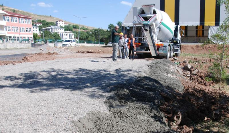 Galatasaray Altyapı Gönüllüleri`nden Kiğı`ya satranç evi