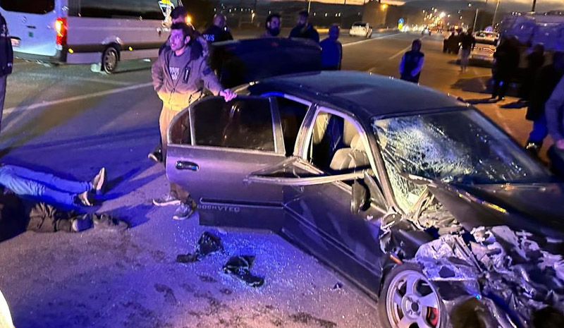 İki otomobil çarpıştı: 5 yaralı