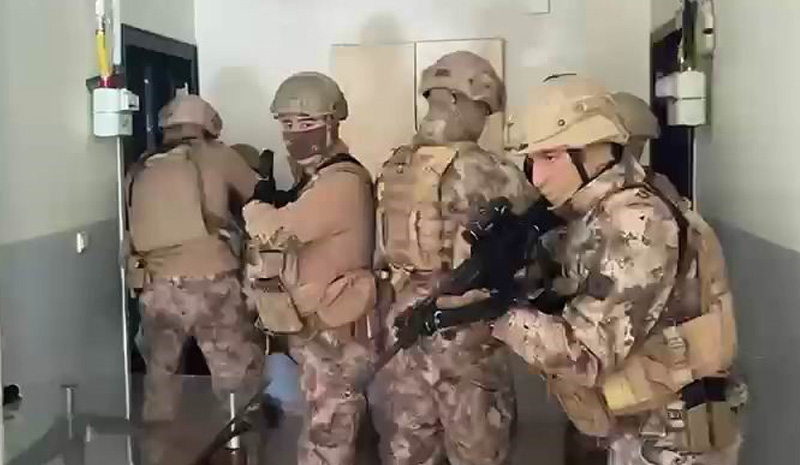 Bingöl`de film sahnesi gibi DEAŞ operasyonu: 12 gözaltı