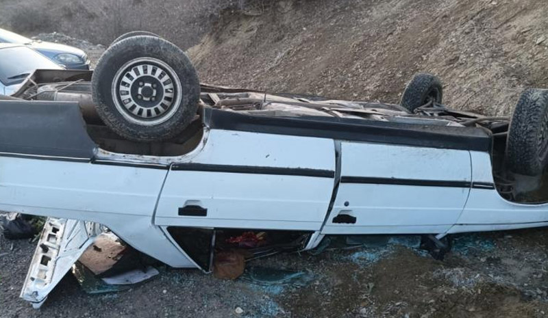 Bingöl`de aracın freni patladı: 4 yaralı