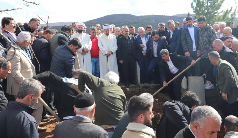 Ataoğlu gözyaşı ve dualarla son yolculuğuna uğurlandı