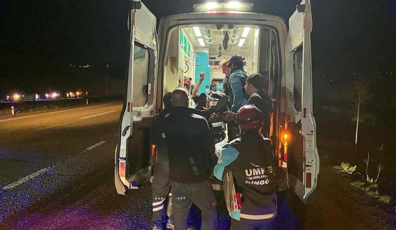 Bingöl`de trafik kazası: 8 yaralı