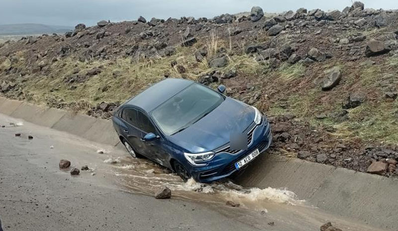 Bingöl Kuruca`da kaza: 4 yaralı