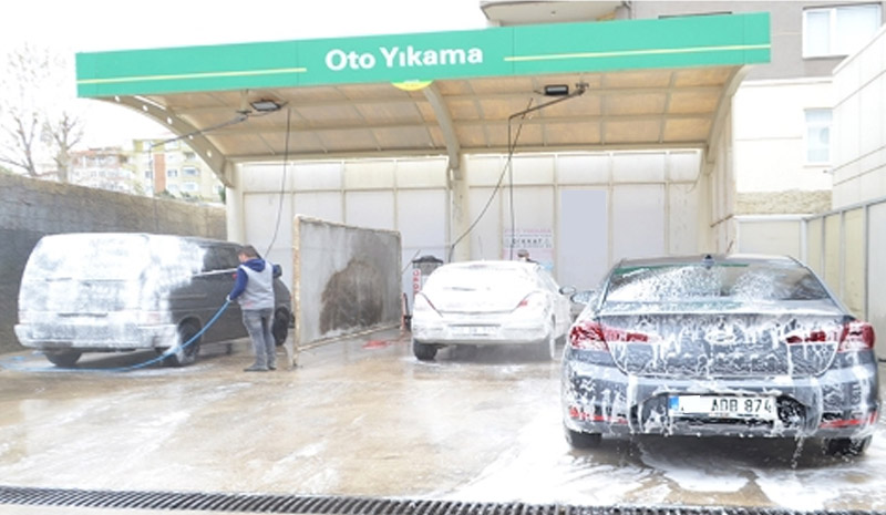 Bingöl`de çamur yağdı, sürücüler oto yıkamacılara akın etti