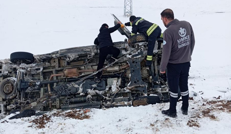Bingöl`de ambulans kazası! 5 yaralı