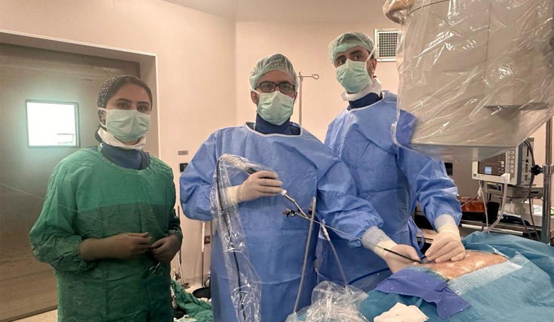 24 aylık bebeğin böbreğinden 1.5 santimlik taş alındı