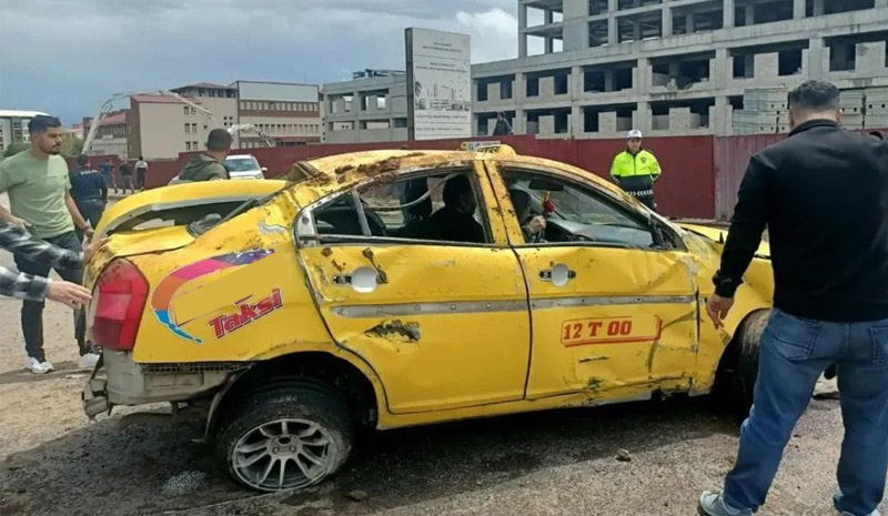 Bingöl`de zincirleme kaza: 6 yaralı