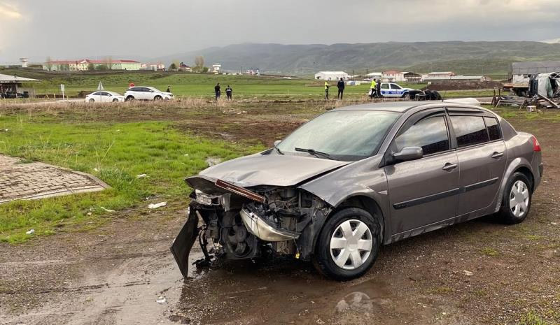 Bingöl`de iki araç çarpıştı: 2`si Ağır 7 Yaralı
