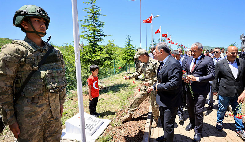 Bingöl`de PKK`lı teröristler tarafından şehit edilen 33 er anıldı