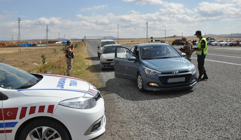 Bingöl`de arananlar yakalandı, sürücülere ceza yağdı
