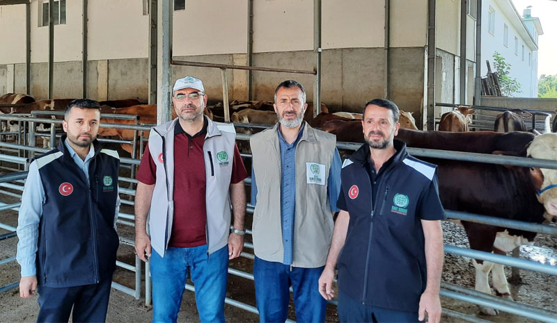 2 Bini aşkın aileye kurban eti ulaştırdılar