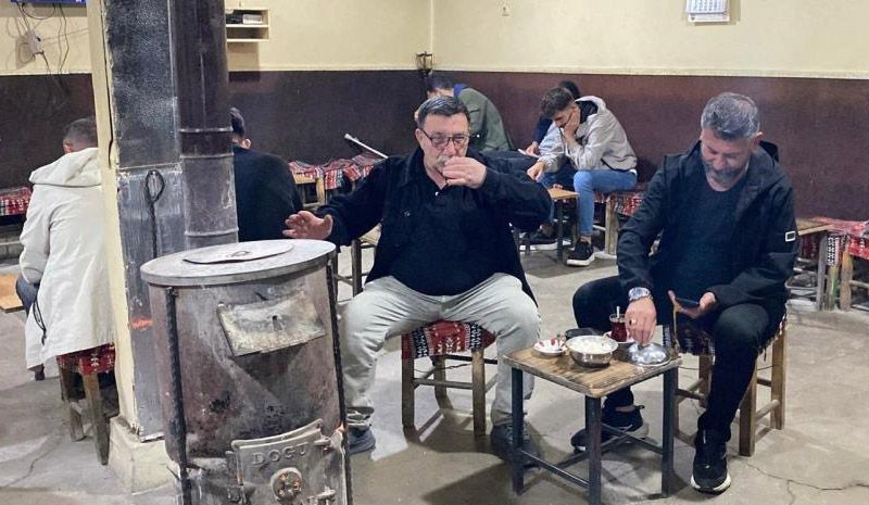 Türkiye yanarken Bingöl`de montlar giyildi, sobalar yakıldı