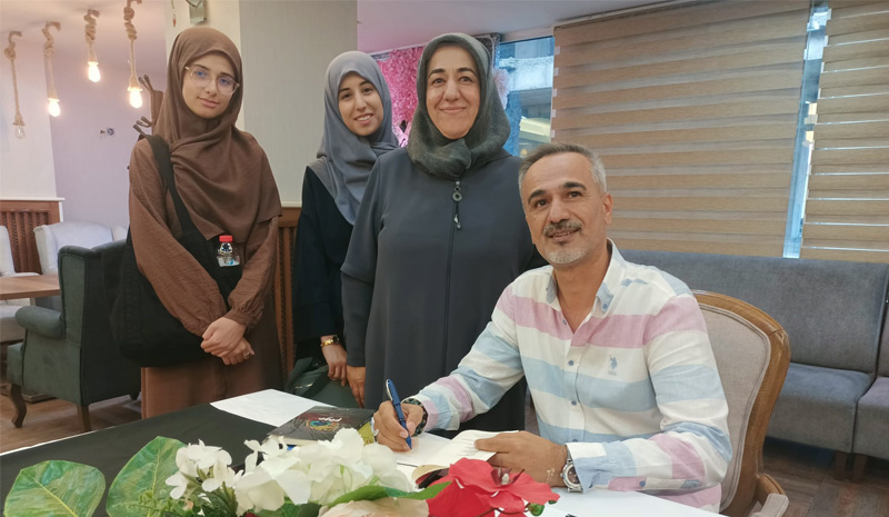 Okan Alay, okurlarıyla buluştu