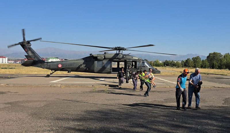 Askeri helikopter onlar için havalandı!