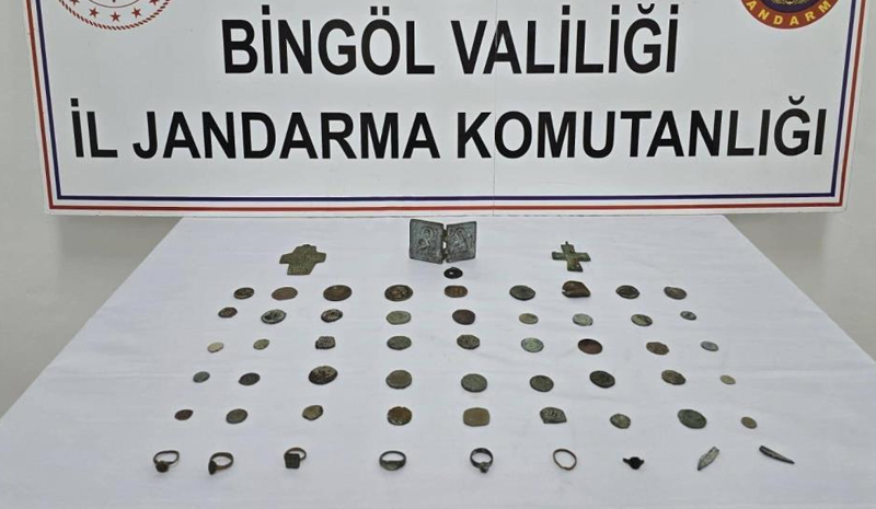 Bingöl`de jandarma ekipleri tarihi eser objeler ele geçirdi