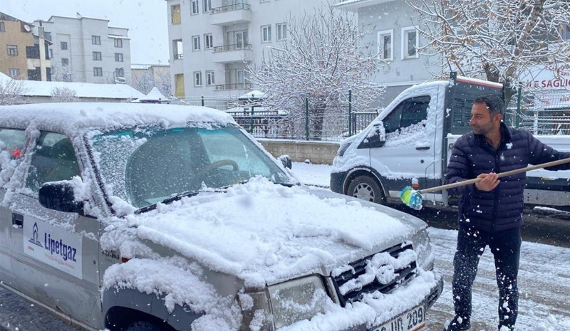 Karlıova beyaza büründü! Kar devam edecek mi?