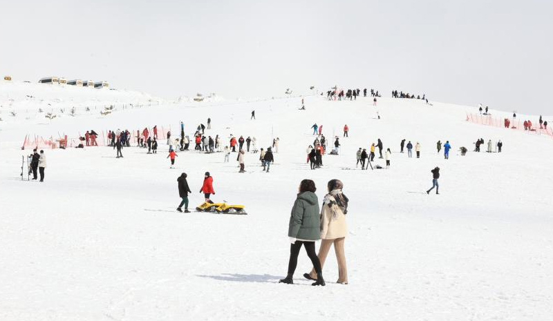 Hesarek`e ziyaretçi akını