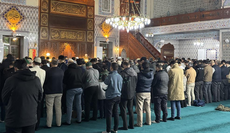 Bingöl`de ilk teravih coşkusu