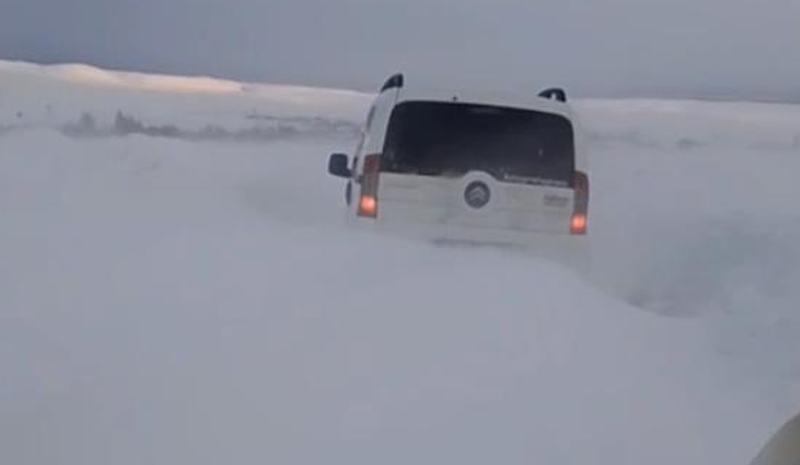 Bingöl`de tipi nedeniyle mahsur kalan araçlar kurtarıldı