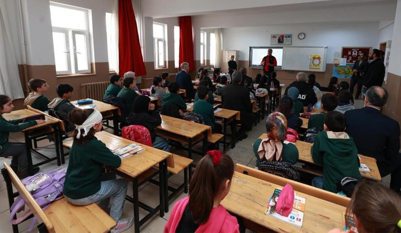 Bingöl`de öğrencilere deprem tatbikatı